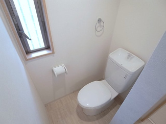 【トイレ】 | ヴィアーレ南町 | 明るく換気の良いトイレ