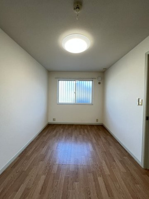 【洋室】 | キャピタル旗ヶ崎