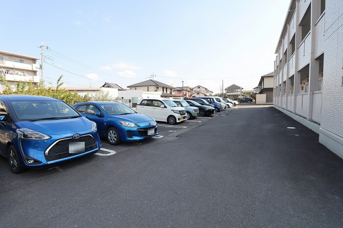 ルミエールの駐車場|駐車場