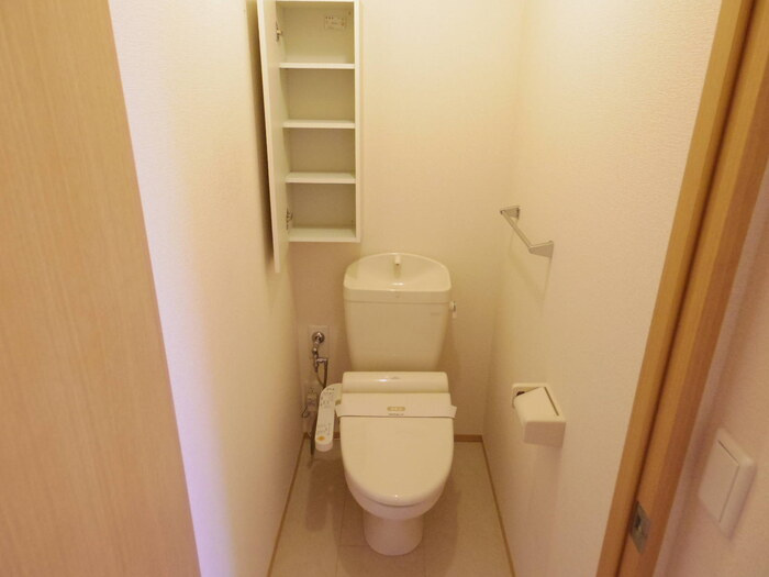 Ｗａｓｅｒ Ｖｏｇｅｌ（ｳﾞｧｯｻｰ ﾌｫｰｹﾞﾙ）のトイレ|温水洗浄便座