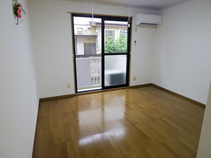 メゾンドノアの居間・リビング|洋室