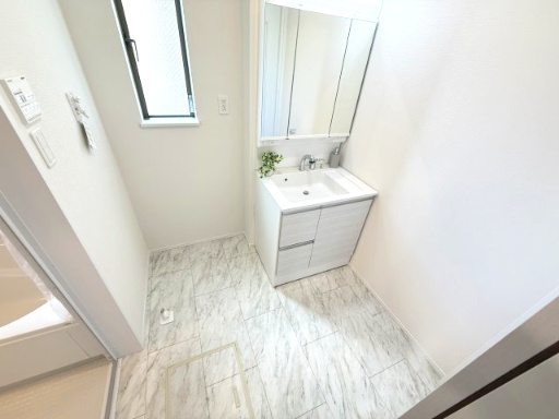 堺市美原区黒山　新築一戸建ての独立洗面台