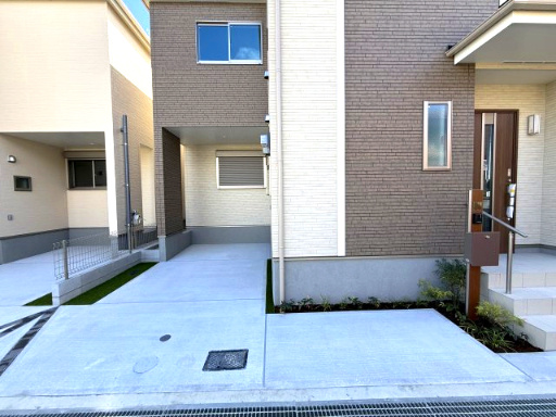 堺市美原区黒山　新築一戸建ての駐車場