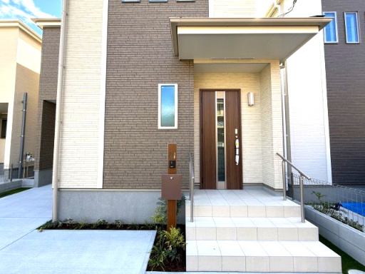 堺市美原区黒山　新築一戸建てのエントランス