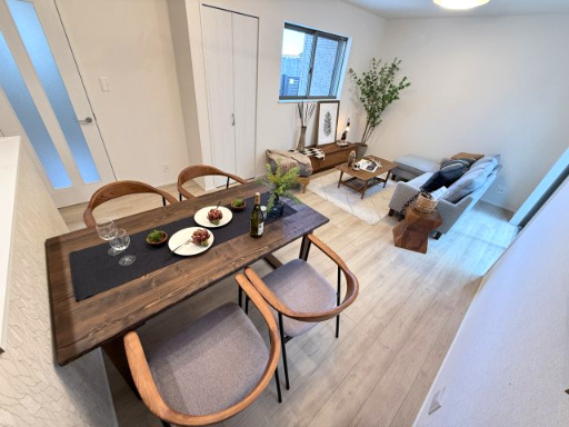 堺市美原区黒山　新築一戸建ての居間・リビング