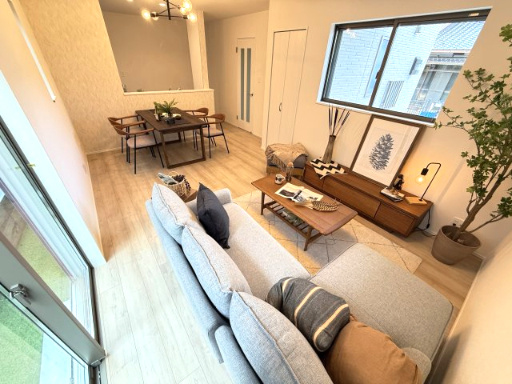 堺市美原区黒山　新築一戸建ての居間・リビング