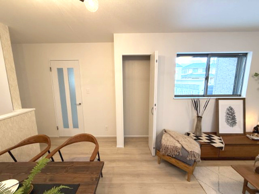 堺市美原区黒山　新築一戸建ての居間・リビング