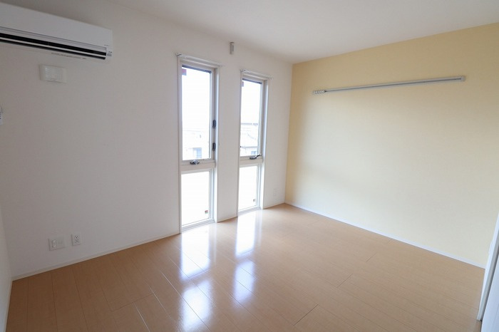 Lupo(ﾙﾎﾟ)の寝室|洋室（エアコン付き）