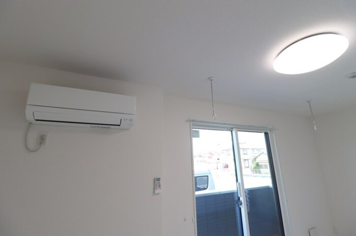 サンライズガーデンさくらの設備|エアコン・室内物干し