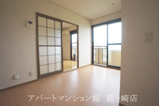 セジュール烏山 ⅡⅢの居間・リビング