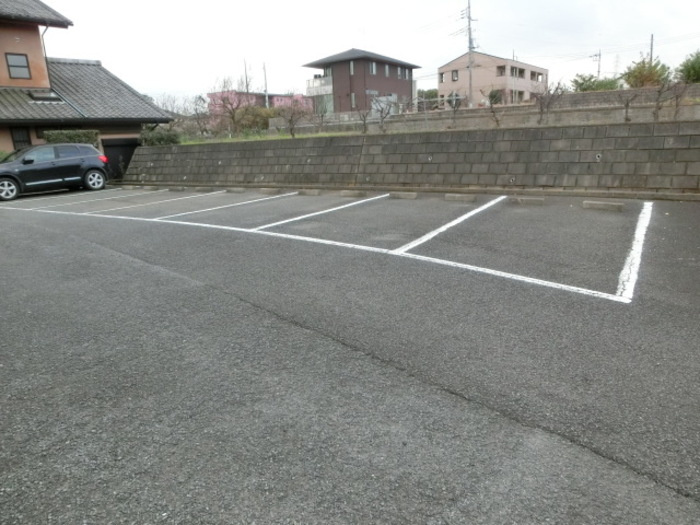 フローラルＣの駐車場|駐車場