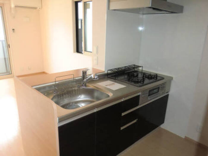 Ｐｉａ Ｙ'ｓ（ピア ワイズ）のキッチン|カウンターキッチン(3口ｶﾞｽｺﾝﾛ付き)