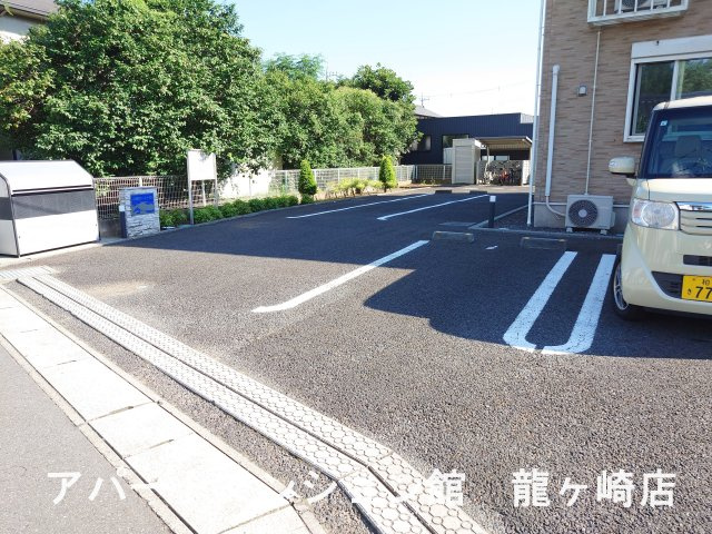 高瀬川ハイツ　Ⅲの駐車場