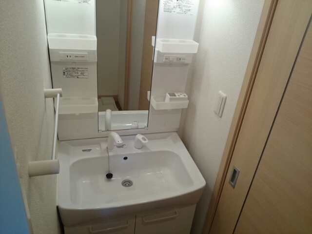 ミルトシューネの独立洗面台|洗面所