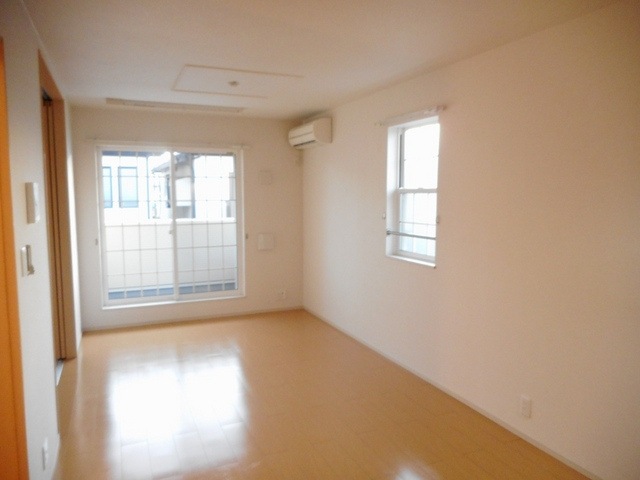 エムズ　サニーガーデンⅡの居間・リビング|居室・リビング