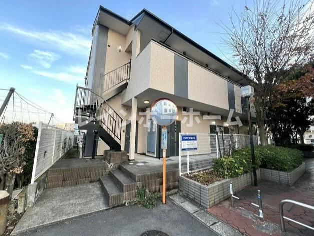 鎌ケ谷市くぬぎ山４丁目のアパートのエントランス|毎日通るエントランスはこのようになっています