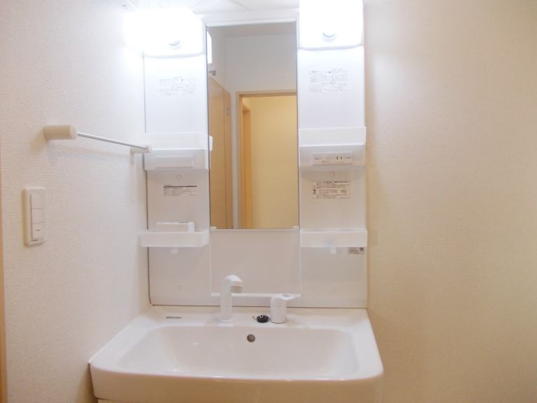 ベルフォ－レ　Ⅰの独立洗面台|洗面所