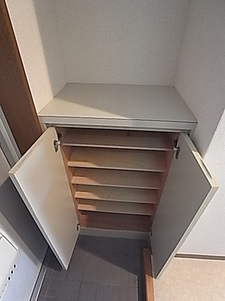 グレイス山手の玄関