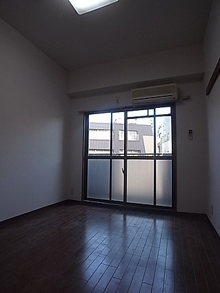 グレイス山手の居間・リビング