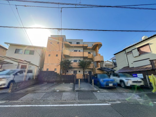 Fiore Gialloの駐車場