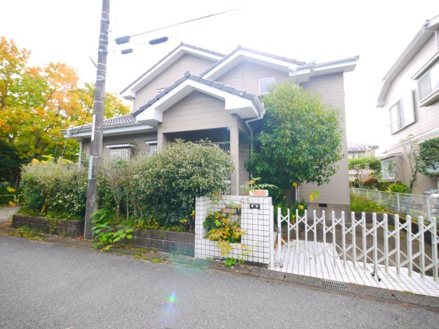 茂原市緑ヶ丘4　中古戸建の外観|５LDK  スーパーせんどう徒歩約7分  都市ガス上下水 閑静な緑ヶ丘分譲地内
