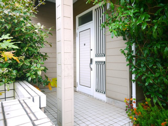 茂原市緑ヶ丘4　中古戸建の玄関|５LDK  スーパーせんどう徒歩約7分  都市ガス上下水 閑静な緑ヶ丘分譲地内