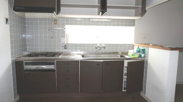 茂原市緑ヶ丘4　中古戸建のキッチン|５LDK  スーパーせんどう徒歩約7分  都市ガス上下水 閑静な緑ヶ丘分譲地内