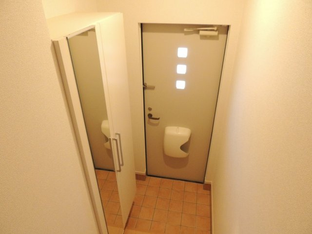 シャン　ドゥ　フルール　Ｂの玄関|玄関