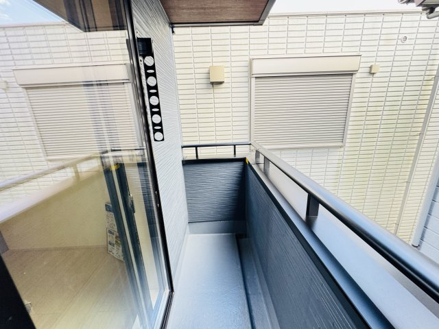 【バルコニー】 | 三郷市早稲田５丁目新築戸建【丹後小学校：4分】 | リビング前・南向きインナーバルコニー