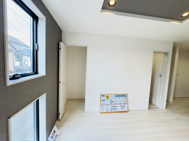 【収納】 | 三郷市早稲田５丁目新築戸建【丹後小学校：4分】 | リビング収納スペース