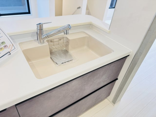 【キッチン】 | 三郷市早稲田５丁目新築戸建【丹後小学校：4分】 | お手入れしやすいハイマーブルシンク採用