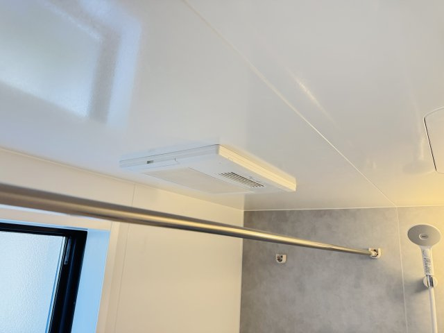 【冷暖房・空調設備】 | 三郷市早稲田５丁目新築戸建【丹後小学校：4分】 | 雨の日も安心の浴室乾燥機つき