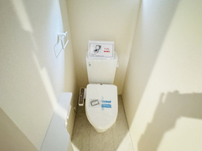 【トイレ】 | 三郷市早稲田５丁目新築戸建【丹後小学校：4分】 | 温水洗浄暖房便座つきトイレ