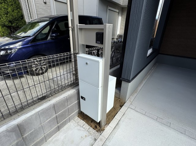 【防犯設備】 | 三郷市早稲田５丁目新築戸建【丹後小学校：4分】 | インターホン・宅配ボックス完備