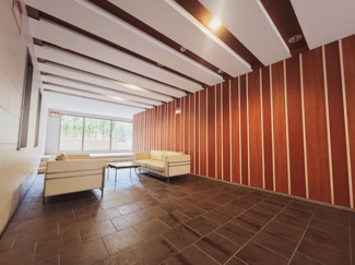 【エントランス】 | 清潔に管理された共用スペースは居心地よすぎて長いしてしまいます・・・。ゲーム禁止の張り紙にクスっとしてしまいました。