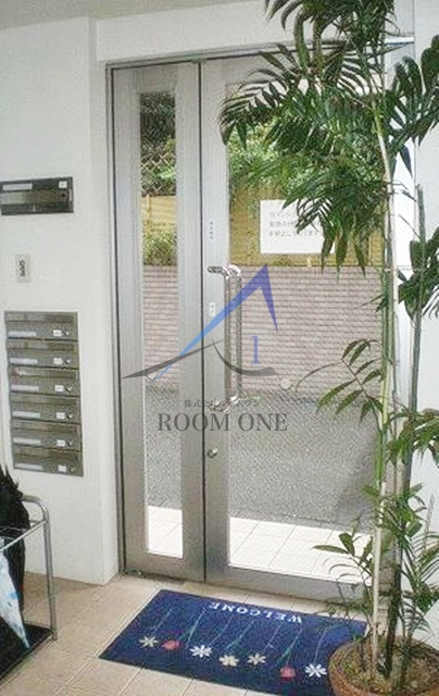 ラ・ファミーユのエントランス|エントランスです。