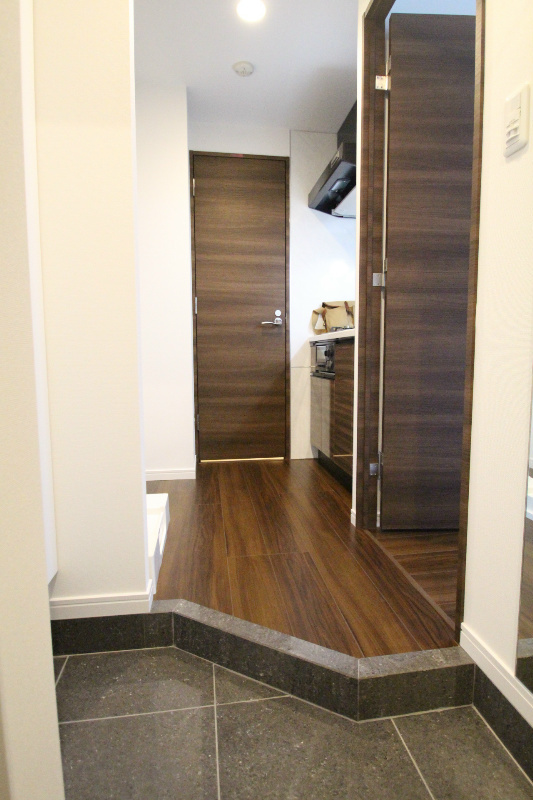 クレイシア西横浜の玄関