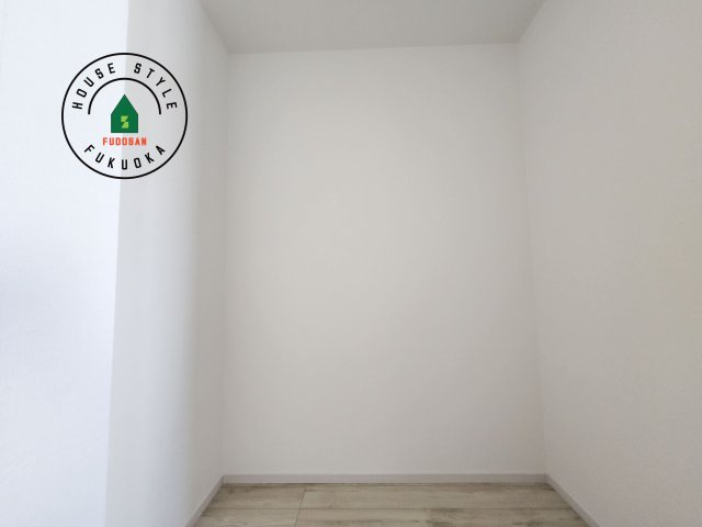 福岡市南区鶴田3丁目第4-1棟（1号棟）　の内観：施工例|洋服や大きな荷物が多い方や人数の多いご家族などは、一般的なクローゼットよりもウォークインクローゼットのほうが使い勝手が良いです。