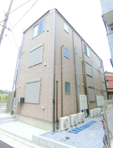 ブルーシエル羽田の外観|2021年4月築　木造地上3階建て総戸数9戸
東京都大田区羽田6丁目　京急空港線穴守稲荷駅と天空橋駅徒歩圏内