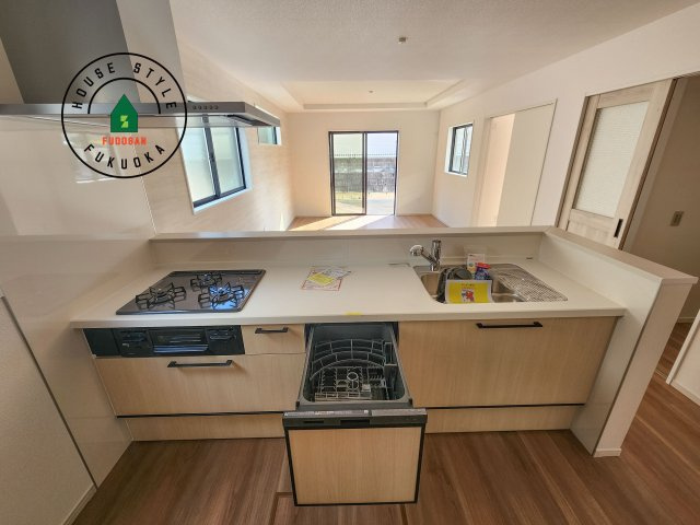 福岡市東区下原2丁目第3-1棟（1号棟）　のキッチン|ご家族を近くに感じられる対面キッチンのLDK。会話もはずみそうですね。