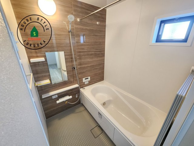 糟屋郡志免町片峰4丁目第4-2棟（1号棟）の浴室|1日の疲れを癒してくれる広々バスルーム。雨の日のお洗濯にも大活躍な浴室乾燥機付です！