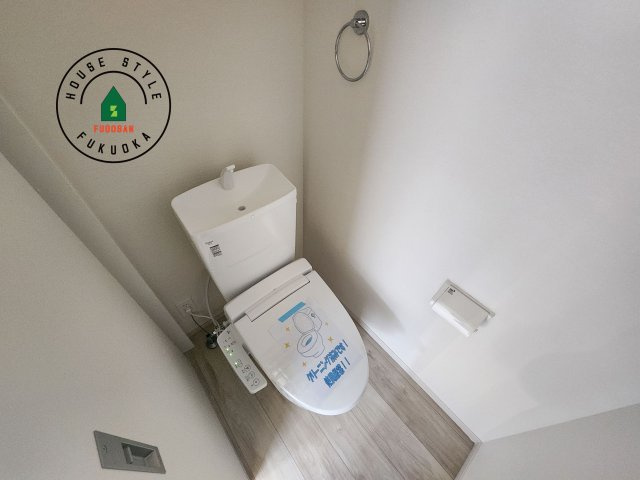 糟屋郡志免町片峰4丁目第4-2棟（1号棟）のトイレ|温水洗浄便座を完備しております。2ヶ所にトイレがあるのは朝の慌ただしい時間も安心です。