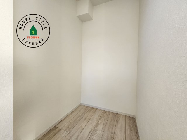 糟屋郡志免町片峰4丁目第4-2棟（1号棟）の収納|洋服や大きな荷物が多い方や人数の多いご家族などは、一般的なクローゼットよりもウォークインクローゼットのほうが使い勝手が良いです。