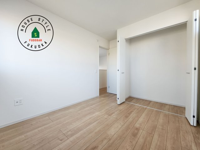 糟屋郡志免町片峰4丁目第4-2棟（2号棟）の洋室|採光良好な洋室は全居室、複層ガラスの遮熱効果と断熱効果で、一年中快適に過ごせます。