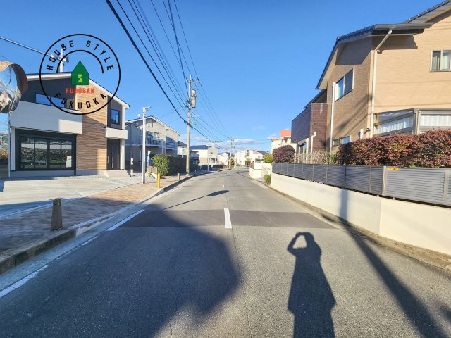 糟屋郡志免町片峰4丁目第4-2棟（2号棟）の前面道路含む現地写真|前面道路です。