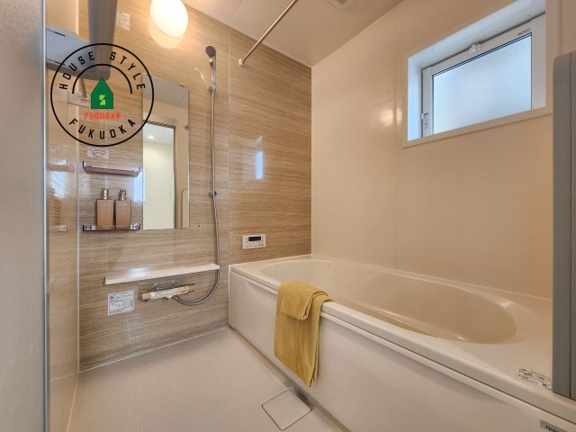 小郡市三国が丘4丁目第1-2棟（2号棟）の浴室|1日の疲れを癒してくれる広々バスルーム。雨の日のお洗濯にも大活躍な浴室乾燥機付です！