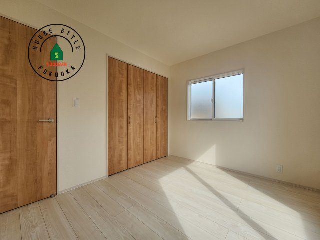 小郡市三国が丘4丁目第1-2棟（2号棟）の洋室|採光良好な洋室は全居室、複層ガラスの遮熱効果と断熱効果で、一年中快適に過ごせます。