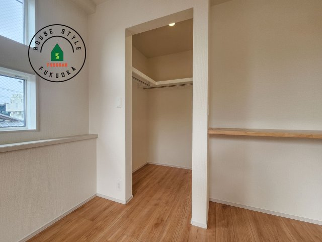 太宰府市青山3丁目第1-2（1号棟）の収納|洋服や大きな荷物が多い方や人数の多いご家族などは、一般的なクローゼットよりもウォークインクローゼットのほうが使い勝手が良いです。