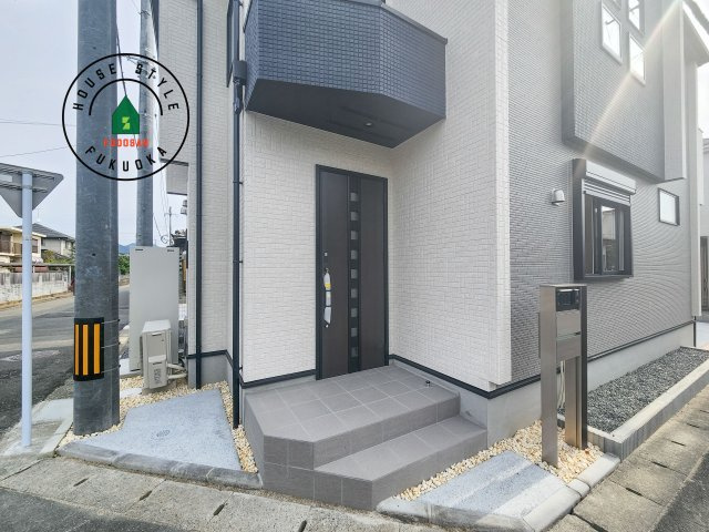 太宰府市青山3丁目第1-2（1号棟）の玄関|おでかけの時も帰った時も、「我が家」を最初に感じでもらえる素敵な空間に。