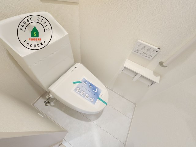 太宰府市青山3丁目第1-2（2号棟）のトイレ|温水洗浄便座を完備しております。2ヶ所にトイレがあるのは朝の慌ただしい時間も安心です。